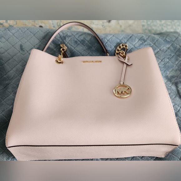 EUC Michael Kors Saffiano Leather Jet Set Large Tote. 14"x10.5"x5" - Picture 4 of 8